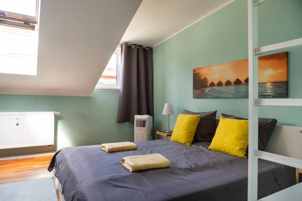 Rosenthaler Calling - Rooftop Apartment Berlin